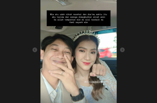 Yono Bakrie dan Vini Caroline tersenyum bahagia sambil memamerkan cincin pernikahan di dalam mobil usai resmi menjadi suami istri. (Foto: Instagram @yonobakrie)