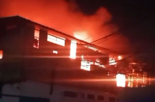 Pabrik ikan habis dilahap api milik PT Yasuriang Samudera Rezeki (Foto ist)