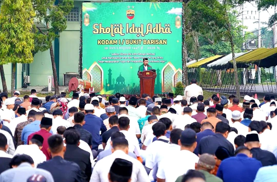 Pangdam I/Bukit Barisan Gelar Salat Idul Adha dan Tebar Hewan Kurban untuk Warga Medan
