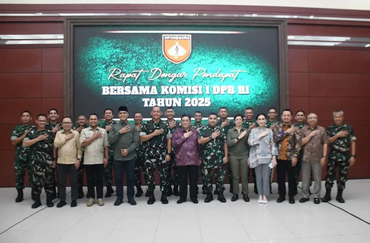 Mayjen TNI Achiruddin,  saat menerima kunjungan kerja Komisi I DPR RI (foto; Pendam IV/Dip)