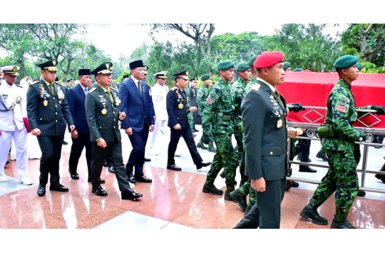 Pangkormar Hadiri Pemakaman Militer Jenderal TNI (Purn.) Ryamizard Ryacudu, Bangsa Kehilangan Putra Terbaik
