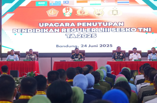 Panglima TNI Jenderal TNI Agus Subiyanto secara resmi menutup Pendidikan Reguler (Dikreg) LIII Sekolah Staf dan Komando (Sesko) TNI TA.2025. (Foto: Puspen TNI)