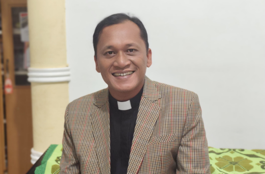 Pdt. Herbin M. Purba, M.Th, Pendeta Resot Tapian Nauli, Pematangsiantar  juga Ketua Umum Perayaan Paskah HKBP Distrik V Sumatera Timur tahun 2025 (foto: Ist/Kabarnas.com)