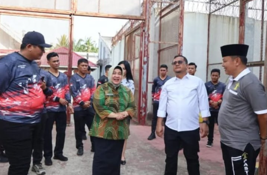 Dirwatkeshab Ditjenpas, Adhayani Lubis didampingi Kalapas  Raymon Andika Girsang saat melakukan kunjungan kerja di Lapas Pemuda Langkat.