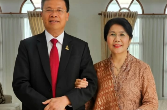 Pdt Dr. Victor Tinambunan bersama istrinya Tima Warni Pangaribuan