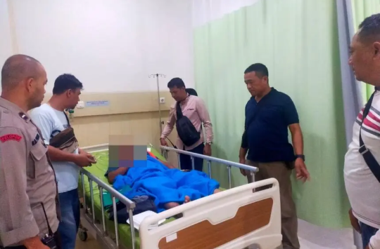 Korban tersengat listrik Pada saat memasang Tiang internet saat berada di RS Efarina