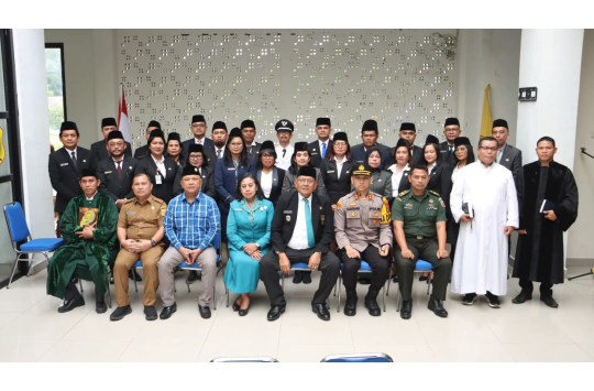 ﻿Pelantikan Perdana Sejak Menjabat, Bupati Dairi Tekankan Pentingnya Komunikasi dan Etos Kerja Optimal