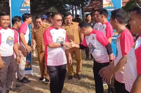 Masinton Pasaribu saat pembukaan turnamen “Ombak Voli Tapanuli 2025” (foto; Diskominfo)