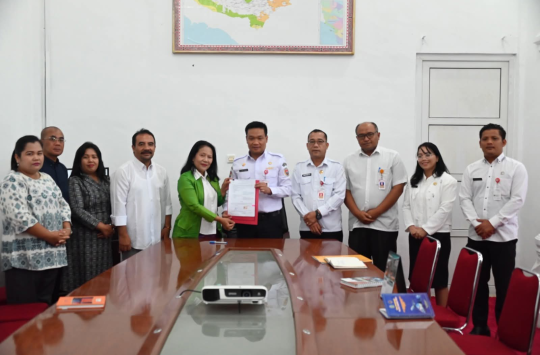 Bupati Humbahas Dr Oloan P Nababan SH MH bersama Rektor UNITA, Dr Meslin Silalahi resmi menjalin kerjasama strategis  dalam bidang Tri Dharma Perguruan Tinggi.