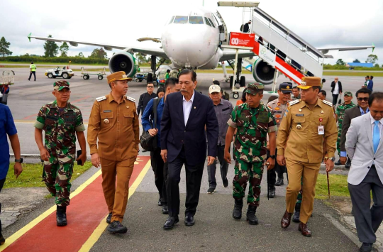 Pemkab Tapanuli Utara Sampaikan Sambutan Hangat untuk Ketua DEN Luhut Binsar Pandjaitan di Bandara Silangit