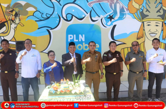 Acara syukuran dan silaturahmi dalam rangka Hari Listrik Nasional ke-80 yang digelar di halaman kantor PLN UP3 Nias (foto; Diskominfo Gunungsitoli)