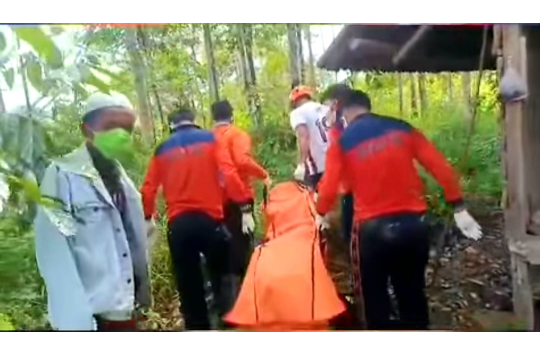 Penemuan Mayat di Kebun Warga Tukka Gegerkan Warga, BPBD Tapteng Lakukan Evakuasi