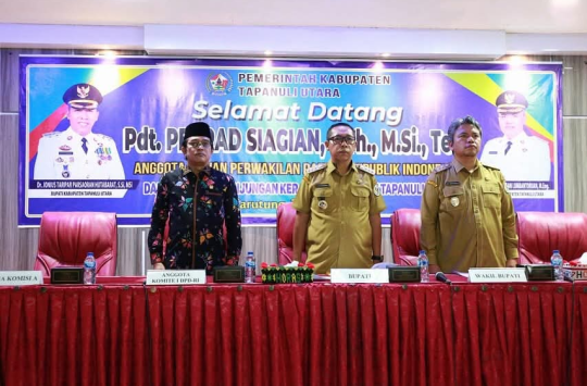 Angota DPD RI Penrad Siagian saat berkunjung ke Taput