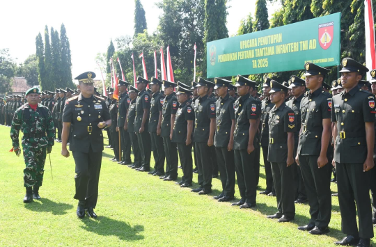 Pangdam IV/Diponegoro,  saat menutup Dikmata Infanteri TNI AD Gelombang I, di Lapangan Candradimuka, Dodiklatpur Rindam IV/Diponegoro (foto: Pendam IV Diponegoro)