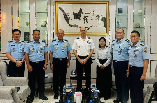 Aspers Kasau Marsda TNI Yostariza menerima kunjungan kehormatan dari Atase Pertahanan Prancis, Colonel Erwan Lintan, dalam rangka memperkuat kerja sama militer dan pendidikan antara TNI AU dan Angkatan Bersenjata Prancis