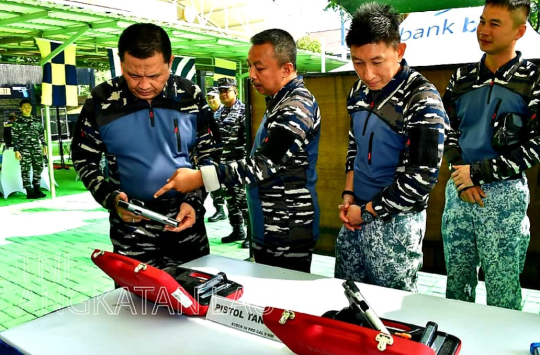 Pererat Kerja Sama Maritim, Wakasal TNI AL dan Chief of Navy Singapura Gelar Fun Shooting di Seskoal