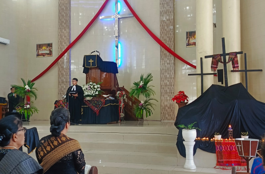 Peringatan Jumat Agung di HKBP Siantar Kota Berjalan Khidmat, Ada Prosesi Jalan Salib