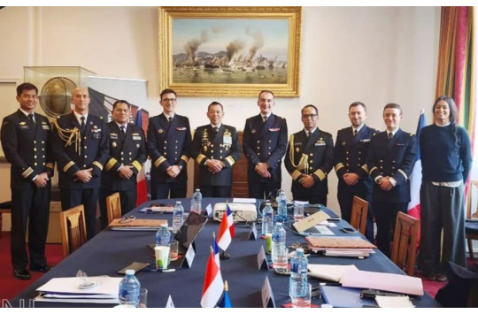 Asops Kasal, Laksda TNI Yayan Sofiyan saat pertemuan strategis dengan jajaran Angkatan Laut Prancis (foto; Dispen AL)