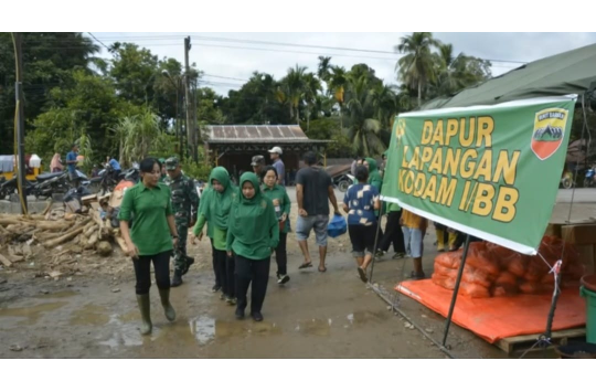 Persit KCK Turun Langsung ke Batangtoru, Bantu Korban Longsor & Banjir Tapsel