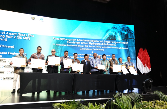 PT Pertamina Geothermal Energy Tbk (PGE) (IDX: PGEO) bersama PT Toyota Motor Manufacturing Indonesia (TMMIN) menandatangani Joint Declaration terkait pengembangan ekosistem green hydrogen di Indonesia (Foto: Ist)