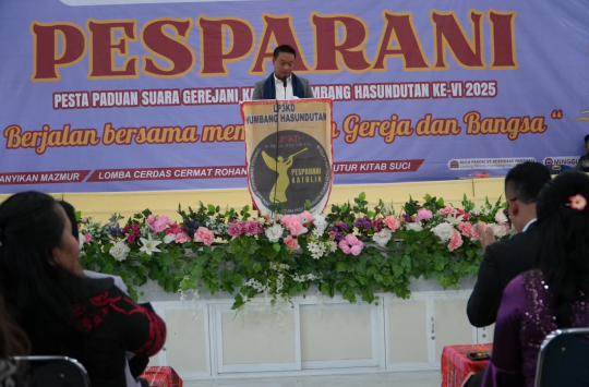 Bupati Humbahas, Dr. Oloan P. Nababan saat membuka acara Pesparani Katolik Daerah ke-6 Tahun 2025