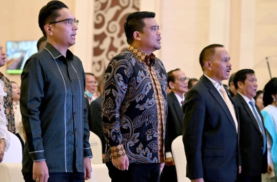Dari kiri ke kanan; Walikota Medan, Rico Tri Putra Bayu Waas; Gubsu, Muhammad Bobby Afif Nasution; Kombes Pol (Purn) DR Maruli Siahaan, SH, MH saat Pesta Bona Taon PPSD Kota Medan, di Regale International Convention Center, Jalan H Adam Malik, Medan pada 