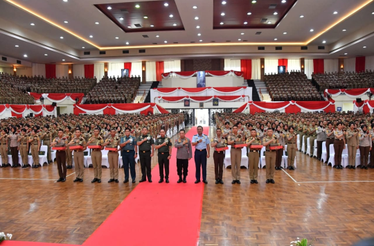 Pimpinan TNI - Polri foto bersama Capaja TNI dan Polri tahun 2025.