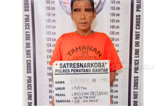 GS (48) yang diduga kuat sebagai pengedar narkotika jenis ganja. (Foto : Humas Polresta P.Siantar)