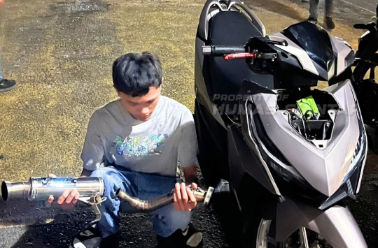 Timsus Dayok Mirah, mengamankan sepeda motor yang memakai knaopot brong. (foto : Humas P.siantar)