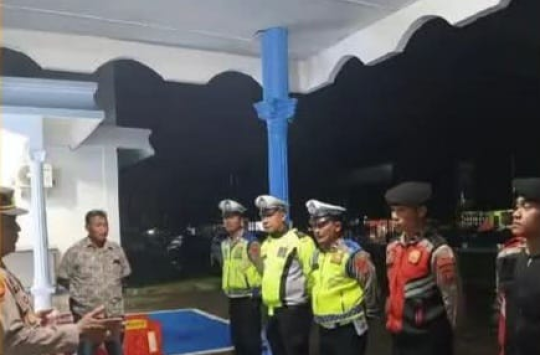 Apel malam dipimpin oleh Kapolsek Balata AKP Suid Purbadi Markas Satuan Lalu Lintas di Jalan Asahan Batu 7. (foto: Humas Polres Simalungun)