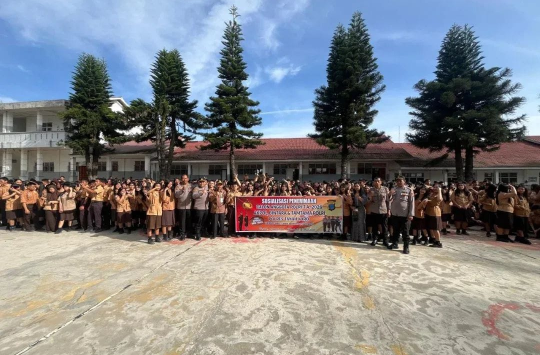 Polres Tanah Karo Sosialisasi Hukum dan Penerimaan Anggota Polri di SMA Negeri 2 Kabanjahe