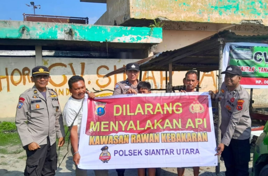 Polsek SiantarUtara,  menyambangi warga di kawasan Eks Terminal Sukadame sosialisasikan pencegahan Karhutla