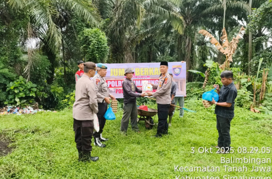 Acar kegiatan "Jumat Berkah" oleh polsek Tanah Jawa, Simalungun.