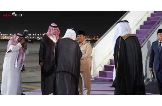 Presiden Republik Indonesia, Prabowo Subianto, mendarat di Royal Terminal Bandar Udara King Abdulaziz, Jeddah. (Foto: Tangkapan layar)