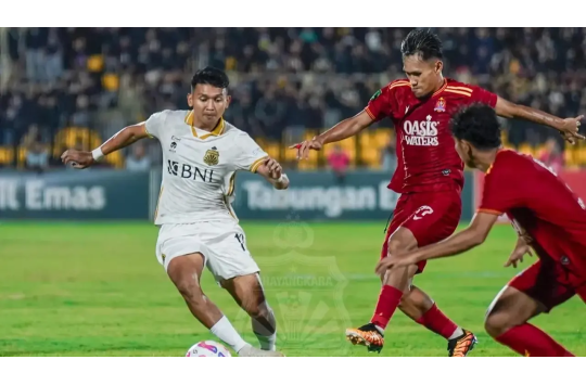 Dendy Sulistyawan dalam laga antara Persijap Jepara Vs Bhayangkara FC di babak delapan besar Pegadaian Liga 2 2024/2025 yang berlangsung di Stadion Gelora Bumi Kartini, Jepara, Rabu (12/2/2025). (Dok. Bhayangkara FC)