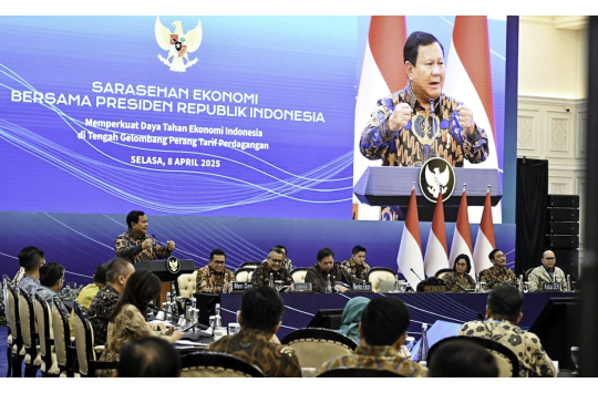 Presiden Prabowo saat serasehan Ekonomi Nasional di Menara Mandiri Jakarta (foto BPMI setpres)