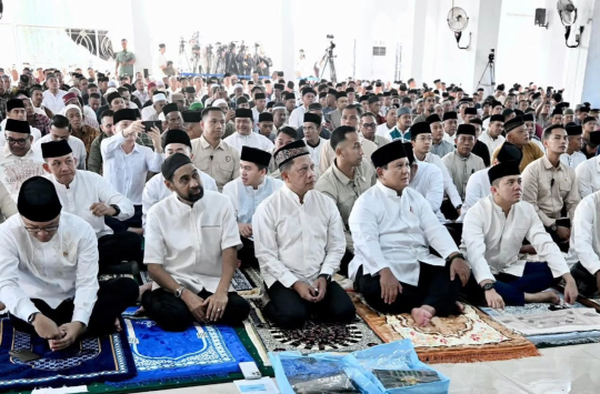 Presiden Prabowo Salat Id di Aceh Tamiang dan Bagikan Bantuan, Tinjau Hunian Korban Bencana