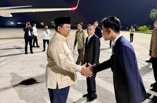 Wakil Presiden Gibran Rakabuming saat melepas keberangkatan  Presiden Prabowo Menuju Abu Dhabi ( foto: Tangkapan layar)
