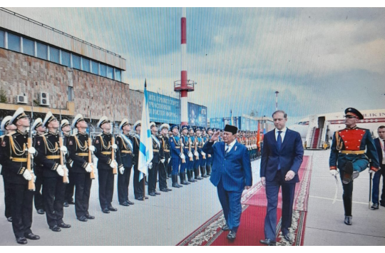 Presiden Prabowo disambut resmi oleh rombongan tinggi Rusia   di Bandara Internasional Pulkovo, St. Petersburg, Federasi Rusia, pada Rabu, 18 Juni 2025. (Foto: Setpres)