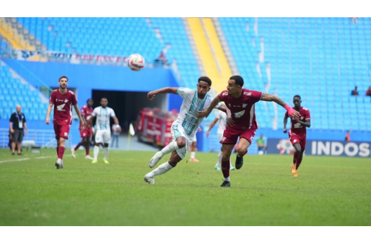 Para pemain PSM Makassar merayakan gol ke gawang PSBS Biak Numfor dalam lanjutan Super League, Jumat (21/11/2025).