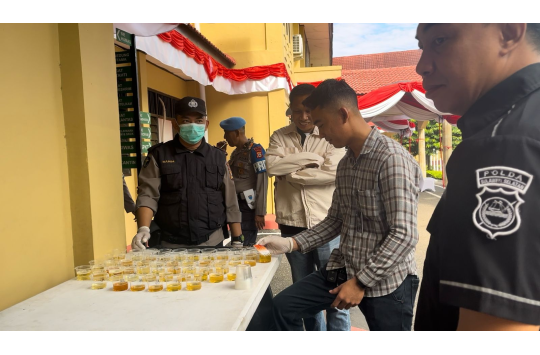 Jajaran Polres Maros saat tes Urine, Senin (14/7/2025). (Foto: Polres Maros)