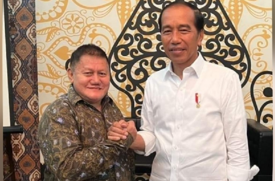 Ketua Umum Pernusa, KP Norman Hadinegoro dan Presiden Joko Widodo. (Foto: Istimewa)