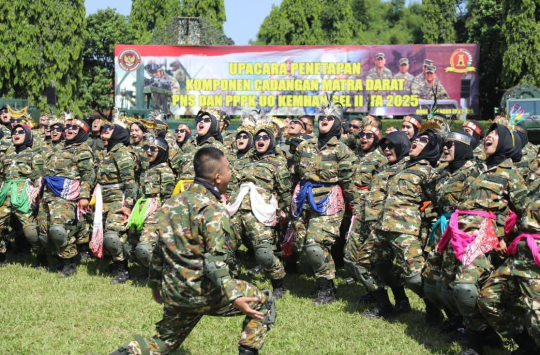 Acara penetapan 243 PNS dan PPPK dari Kemhan, menjadi Komcad Matra Darat Gelombang II Tahun Anggaran 2025 (foto: Kemenhan)