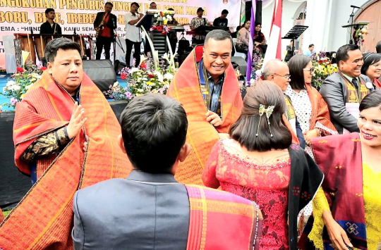 RESMI TERBENTUK! Punguan Sonak Malela Samosir Dilantik, Bupati Vandiko: “Harus Solid dan Berkontribusi untuk Daerah”