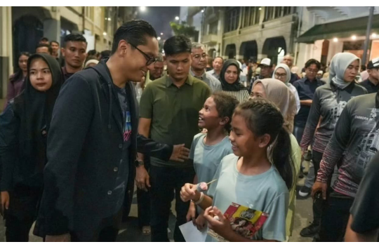 Rico Waas dan Airin Hadiri Car Free Night Kesawan: Semarak Warga, UMKM Makin Terangkat