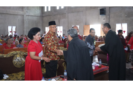 Safari Natal Perdana Vickner–Wahyu: Pemkab Dairi Bagikan Tali Kasih untuk Warga Lae Parira