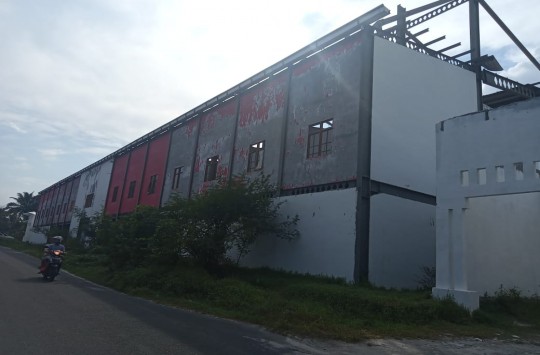 Gedung Stadion Sangnaualuh rusak setelah mangkrak