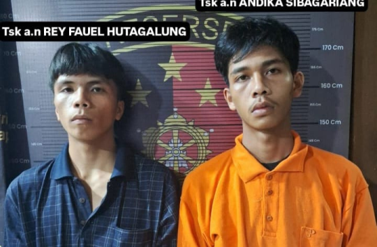 Kedua pelaku curanmor saat diamankan Sat Reskrim Polres Taput.(Foto:Loksa Situmeang/Kabarnas.id)