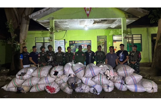 Satgas Pamtas RI–RDTL Gagalkan Penyelundupan 28 Karung Pakaian Bekas di Belu
