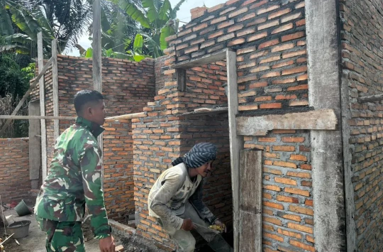 Satgas TMMD ke-127 Kodim 0207/Simalungun Kebutan Pembangunan MCK di Nagori Lima